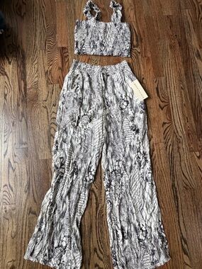 Paper Crane Black & White Wide-Leg Printed Pants with Matching Top